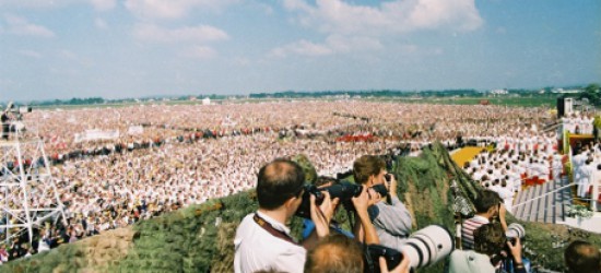 Wystawa fotografii z okazji XX. rocznicy pobytu św. Jana Pawła II w Krośnie (ZDJĘCIA)