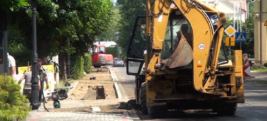 Trwa przebudowa głównej drogi prowadzącej do Iwonicza-Zdroju. Będzie bezpieczniej i wygodniej (FILM)