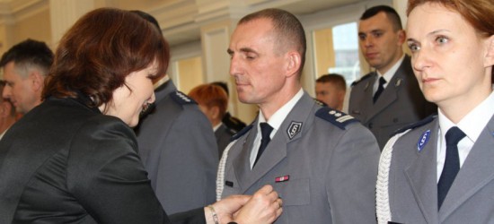 Brązowa odznaka „Zasłużony Policjant” dla Komendanta Miejskiego Policji w Krośnie (ZDJĘCIA)