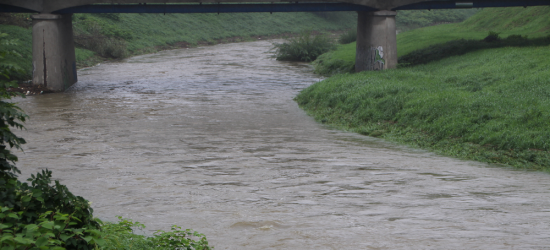Przestało padać. Zmniejsza się stan wody w rzekach Wisłok i Lubatówka (ZDJĘCIA)