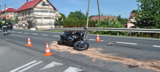 Zderzenie motocykla z audi w Łężanach. Kierowca jednośladu trafił do szpitala (ZDJĘCIA)